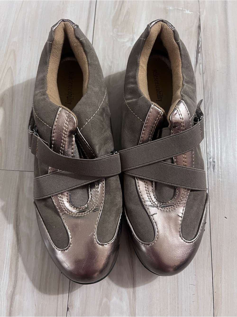Sole senseability  • size 8 Casual Slip-On Sneakers with Metallic Accents